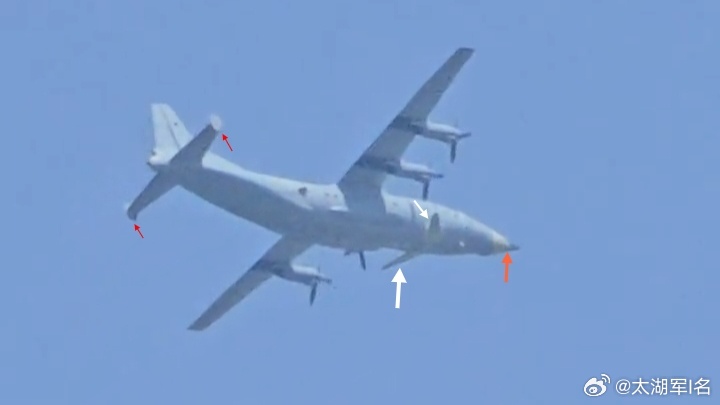转某型Y-8改。 