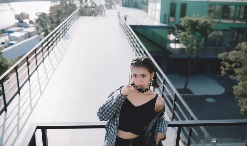 人这一生，亏欠最多的就是父母。小时候，觉得父母无所不能，我们心安理得享受他们的付