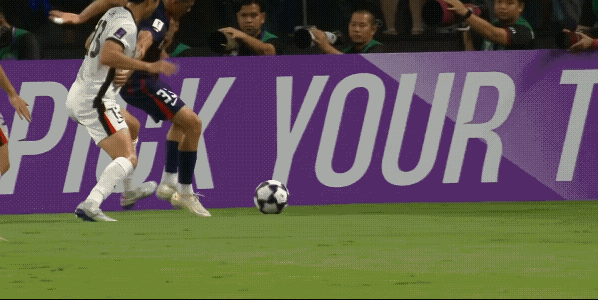 魏震今晚上半场踢的算是真爷们，无论是骑在对方身上，还是飞铲破坏，都是提现了自己的