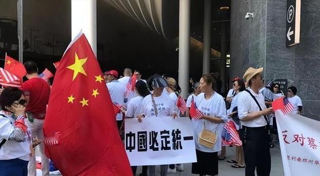 自从“台湾省”这个说法传开后，岛内的氛围就变了。岛内的军人、官员、老百姓都明白，