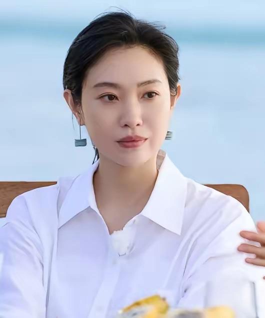 我有一种预感，王佳佳迟早会被更多人看见。不是因为她长得多惊艳。也不是因为她身上有