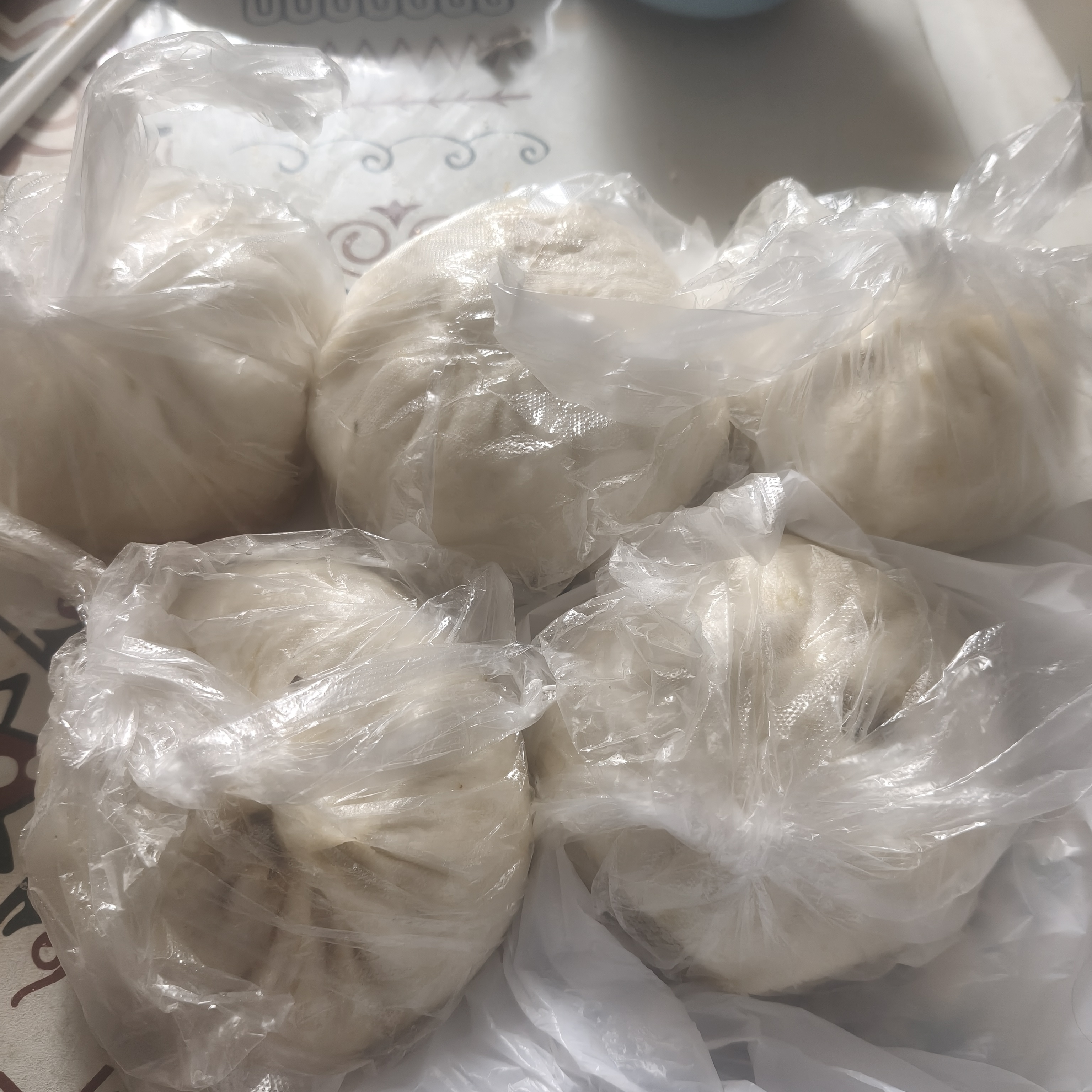 一个摊饼都没有，收获了五个拳头大的包子