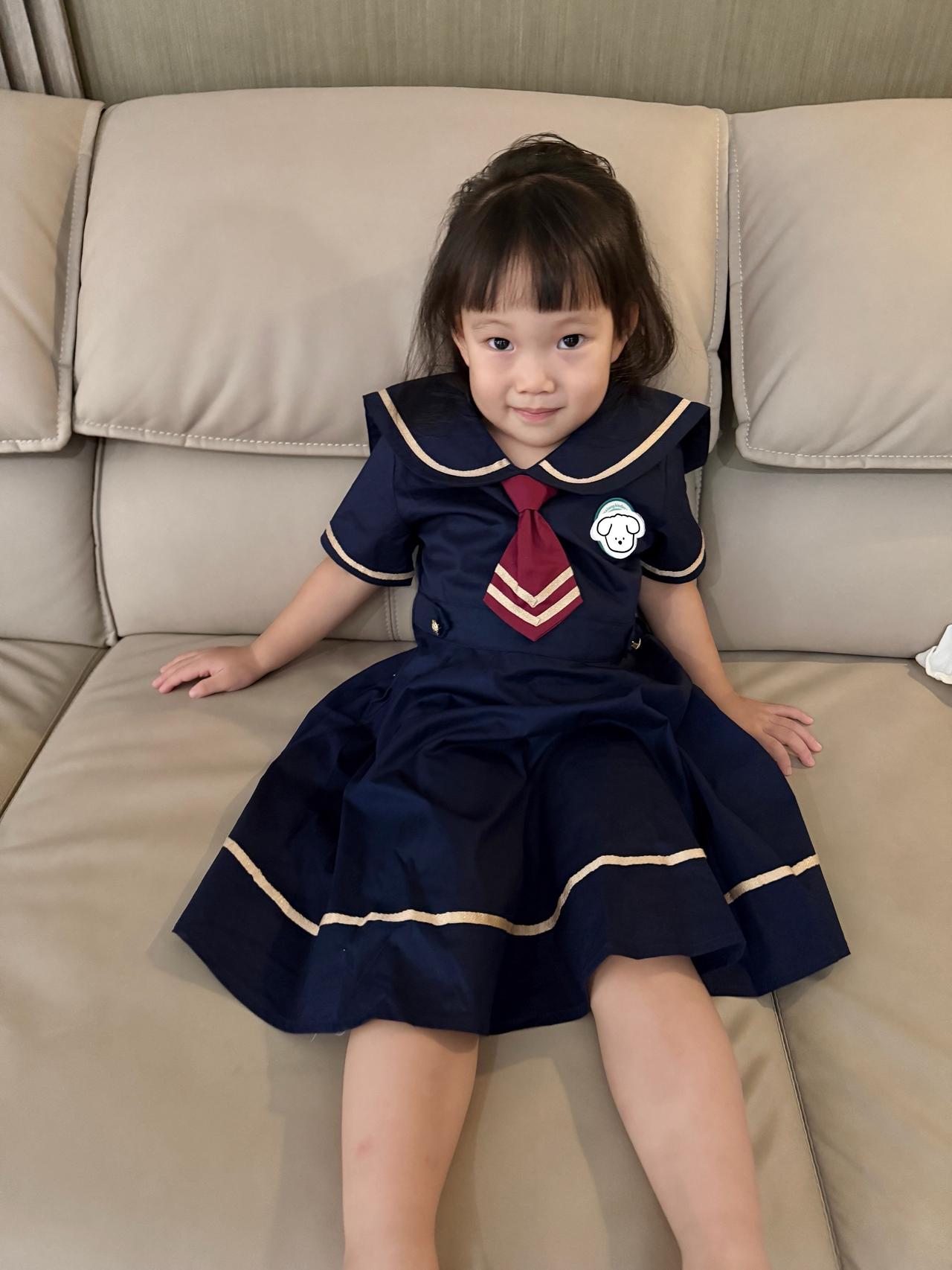 乐伊的第一件校服🏫