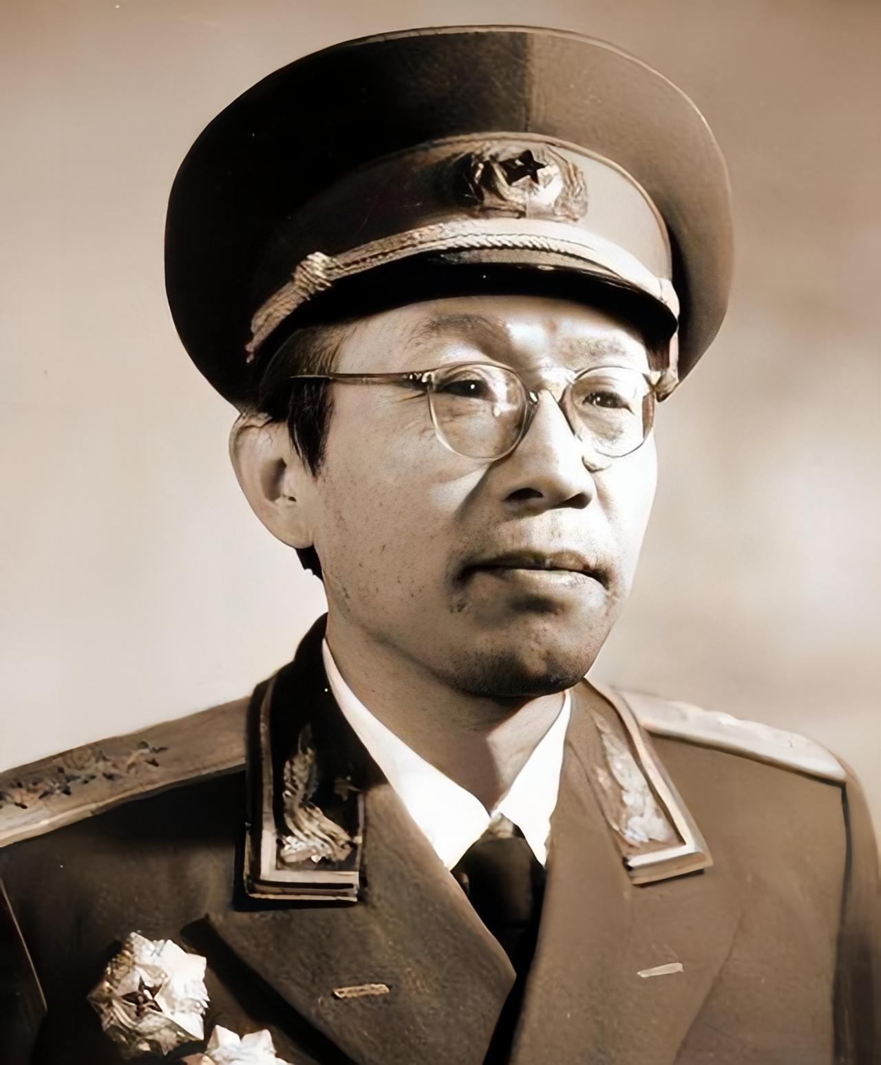 1940年底，华中决定发起曹甸战役，进攻韩德勤所部。开会研究计划的时候，八路军第