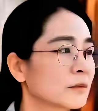 柴桑大姐晒A4纸太炸了！
95年准生证+改生日，三连问怼得人哑口！

柴桑大姐分