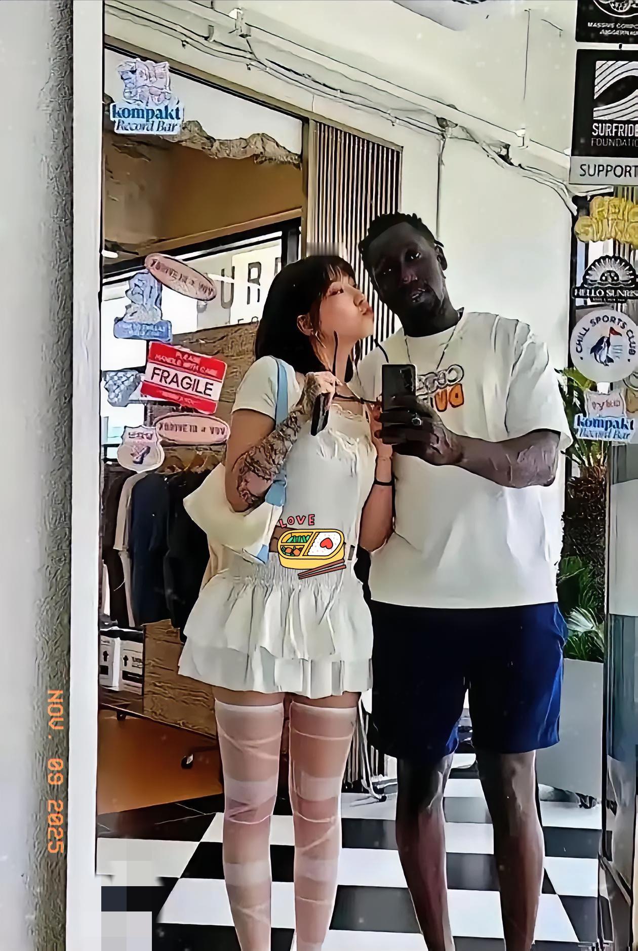 浙大女生带黑人男友回家被轰出门，这事儿真的越想越窒息！
 
父母当场变脸赶人，还