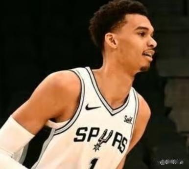 北京时间10月17日8：00，NBA季前赛休斯顿火箭队迎战圣安东尼奥马刺队！

