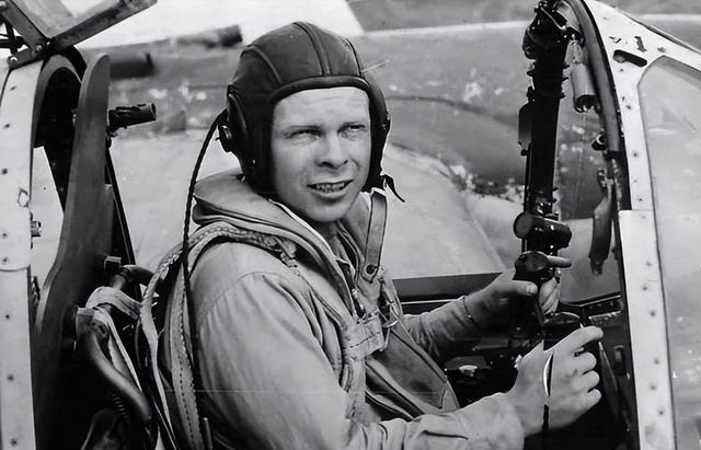 苏联飞行员开战机叛逃美国，接着将30个包裹寄回祖国，结局如何？
别连科的童年就是