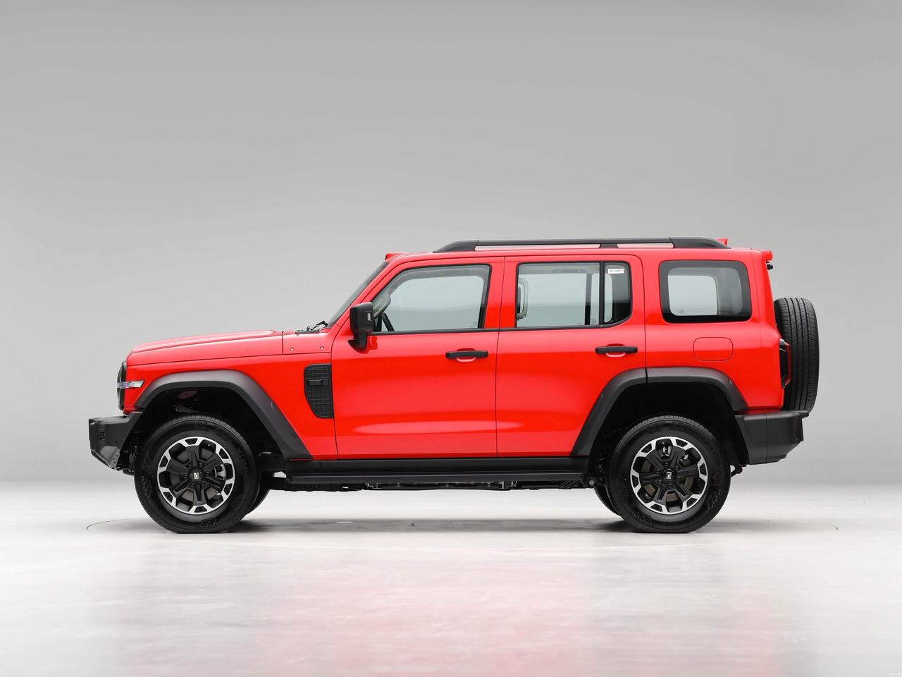 四款SUV你选谁？ 
1. 坦克300L新能源
2. Jeep 牧马人
3. 2