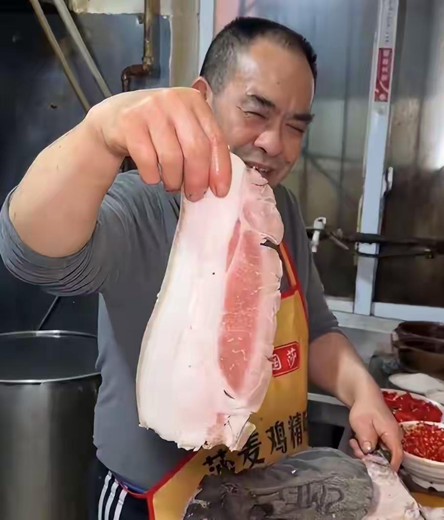 和顺饭店"的门店天价回锅肉3片卖105”登上热搜，商家回应：猪肉来自连山地区以粮