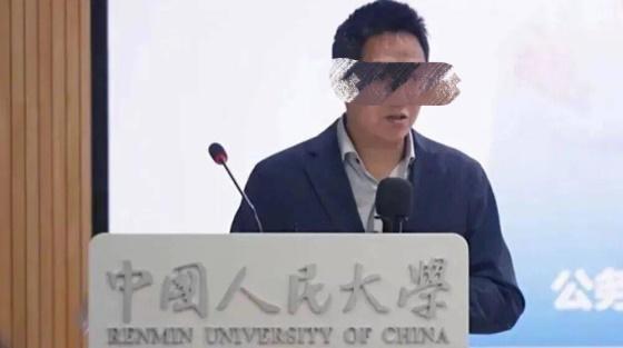 他高喊“把中国交给日本统治”、侮辱人民英雄是“文盲流氓”，这个自称“汉奸”的公考