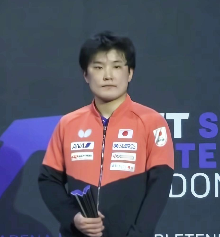 张本智和真是连“装”都懒得“装”了，
这次真得是被打懵圈了。

2025伦敦星球