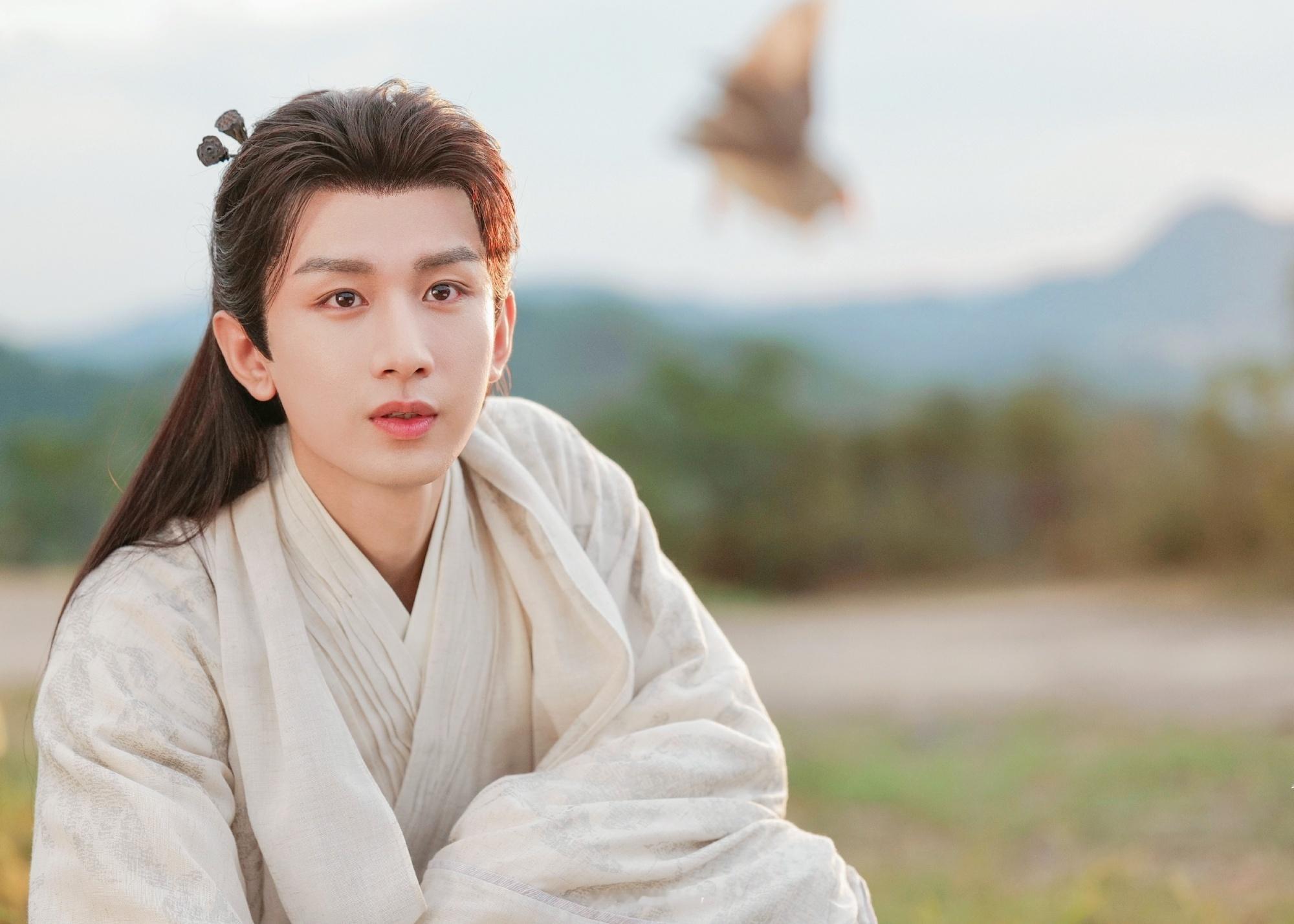 成毅赴山海 cy 成毅萧秋水李沉舟肖明明 成毅不只个性温和上进，还能坚持热爱用作