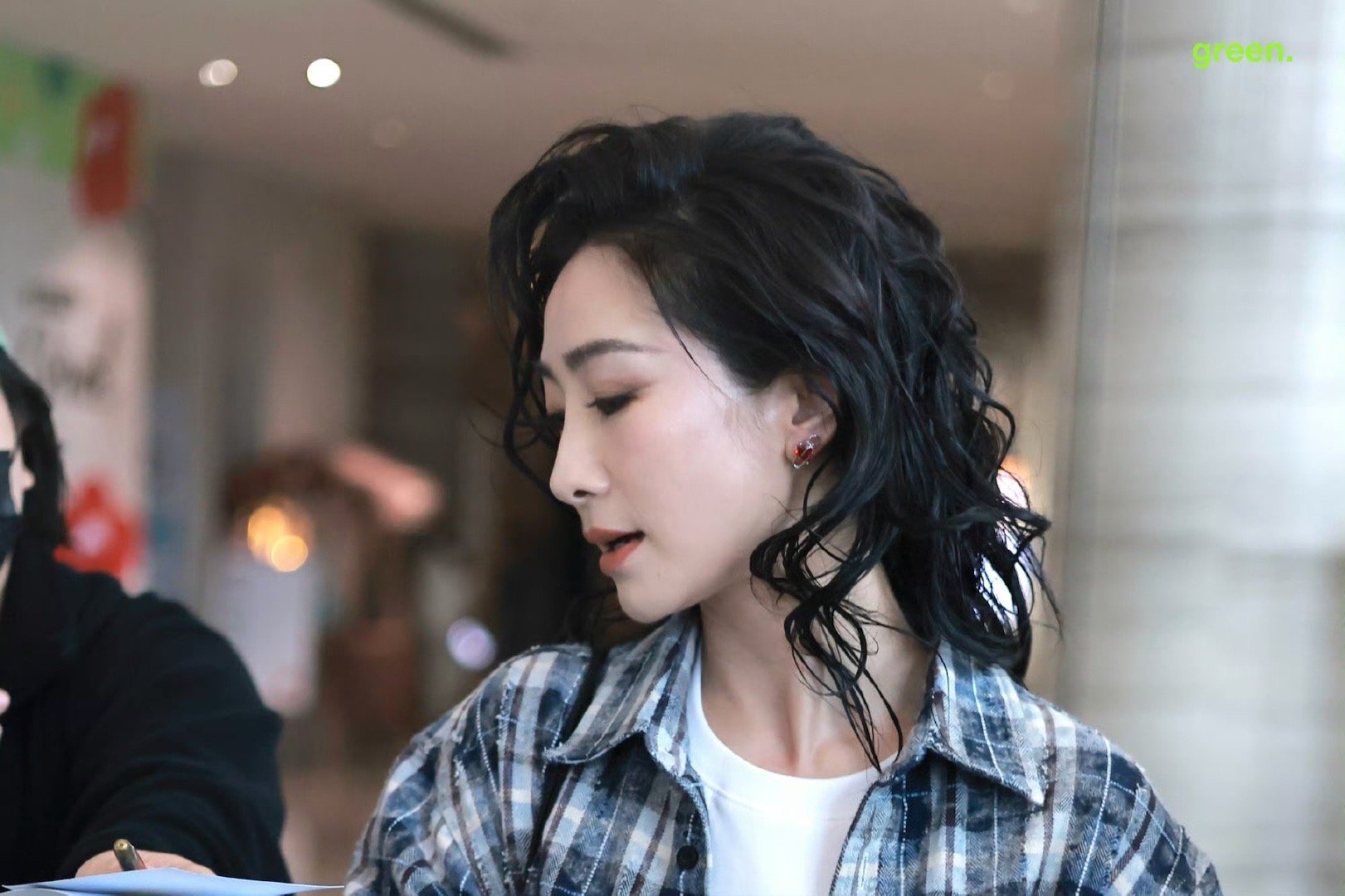 陶昕然浪姐上班 救命！刷到陶昕然的浪姐上班路透，状态在线到爆，这气质真的绝了！ 