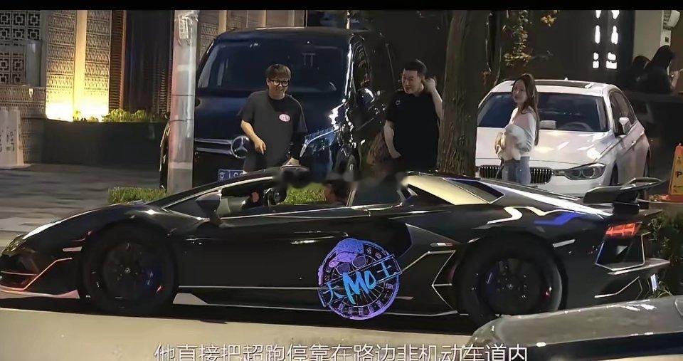 到首都了就别嚣张，黄子韬因违法被行政处罚。俗话说，京城里随便一条街上都有可以排名