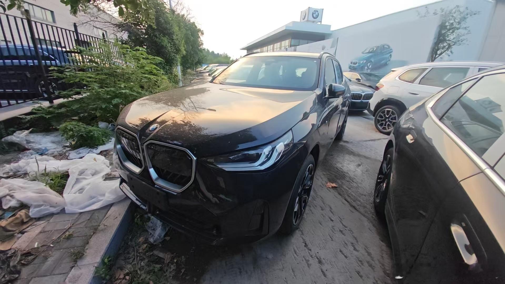 宝马X3 30 领先 炭黑 红内 全款裸车275870元我觉得这价格也不好啊，就