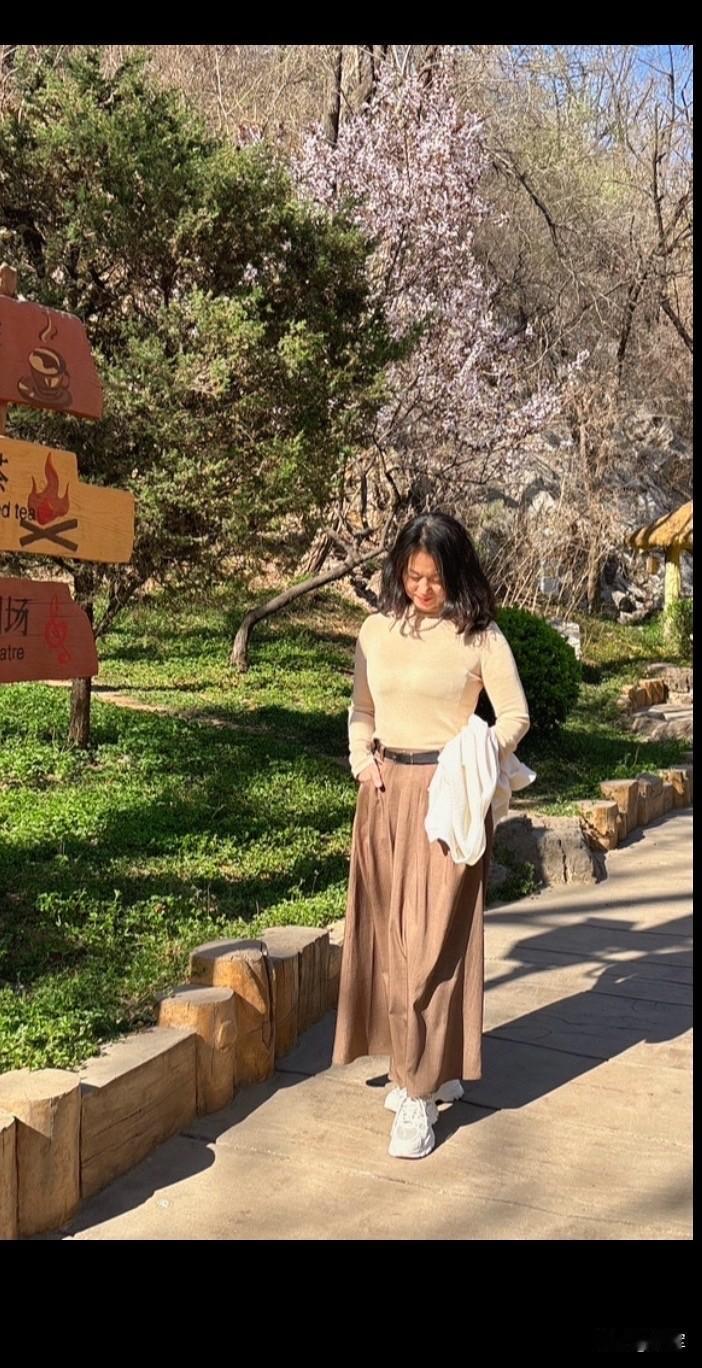 当然是人品最重要呀！

人品好的人都是善良的人，不会算计你，与这样的人交往心里踏