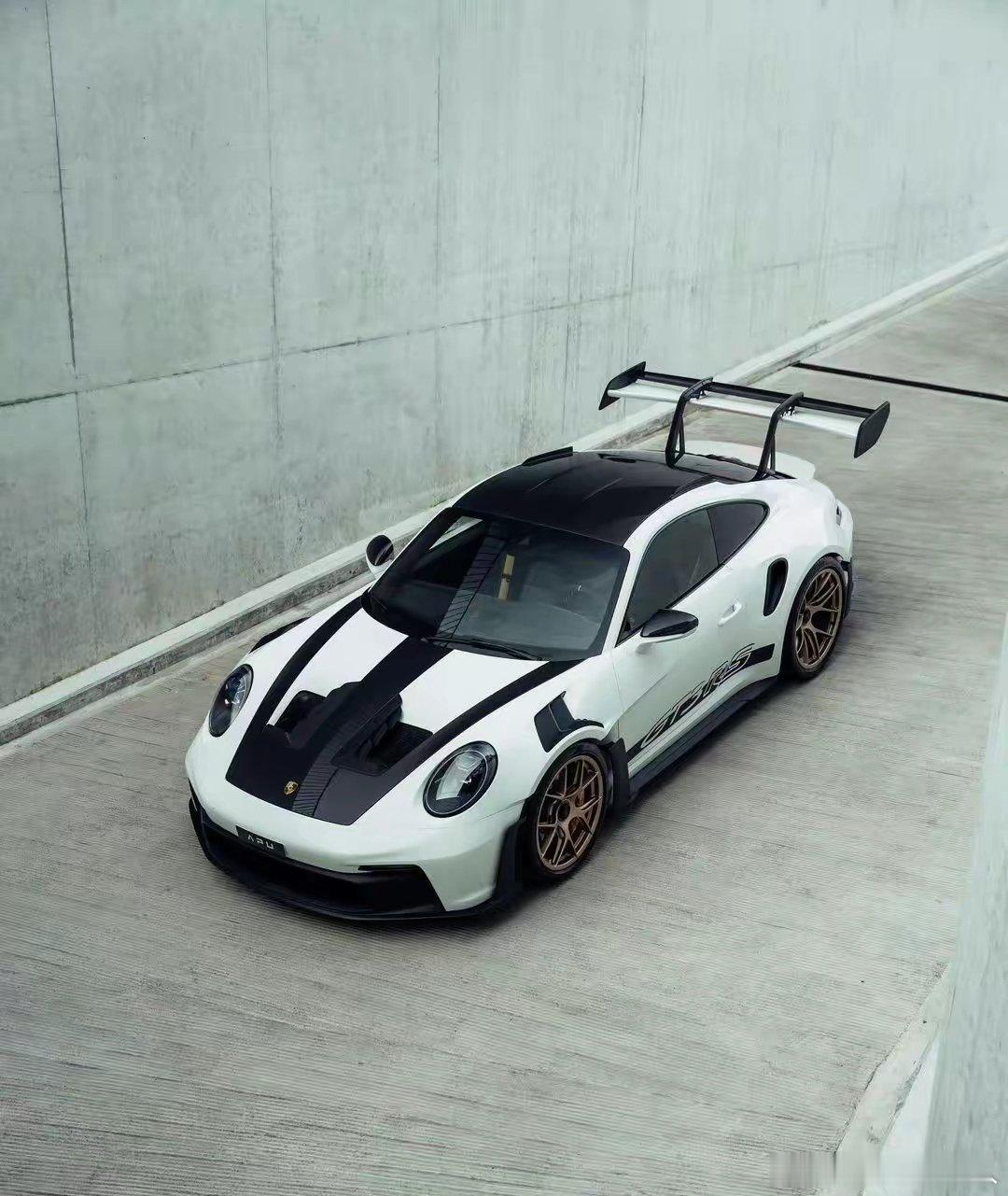 保时捷 911 GT3 RS 毫不妥协的速度机器 ​​​