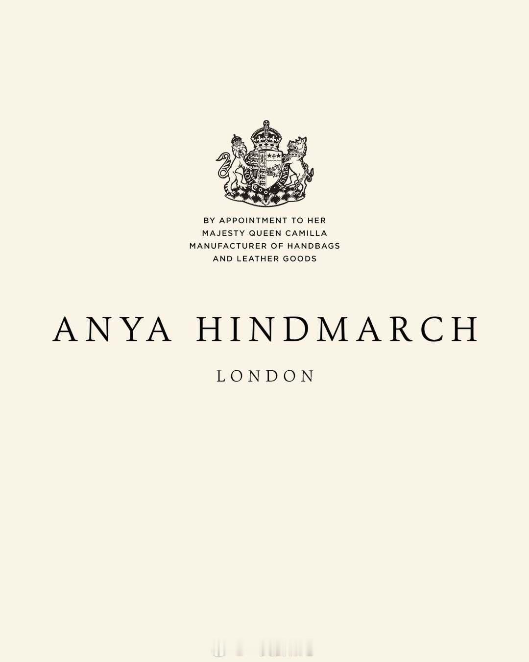 Anya Hindmarch也宣布获得卡米拉王后颁发的特供资格认证，它家包包挺受