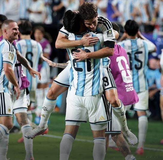 在2026年7月12日世界杯1/4决赛中，阿根廷与瑞士的鏖战在加时赛迎来了戏剧性