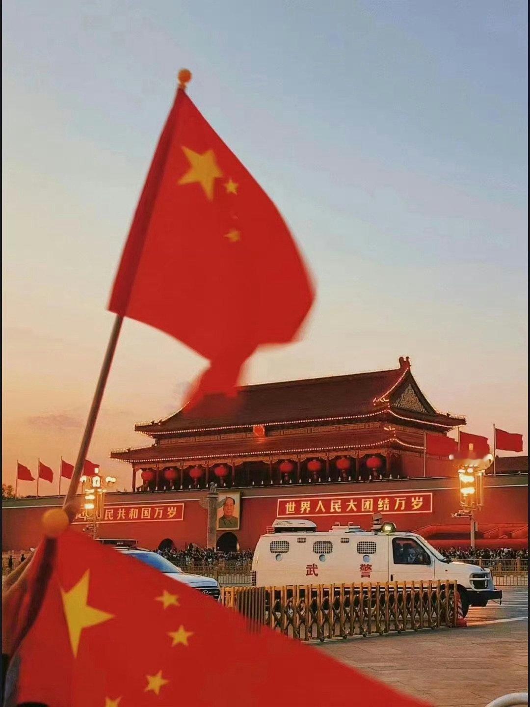 日本是一个短期旅游体验超好，但是不适合长期工作生活的国家，非常的压抑。全世界最好
