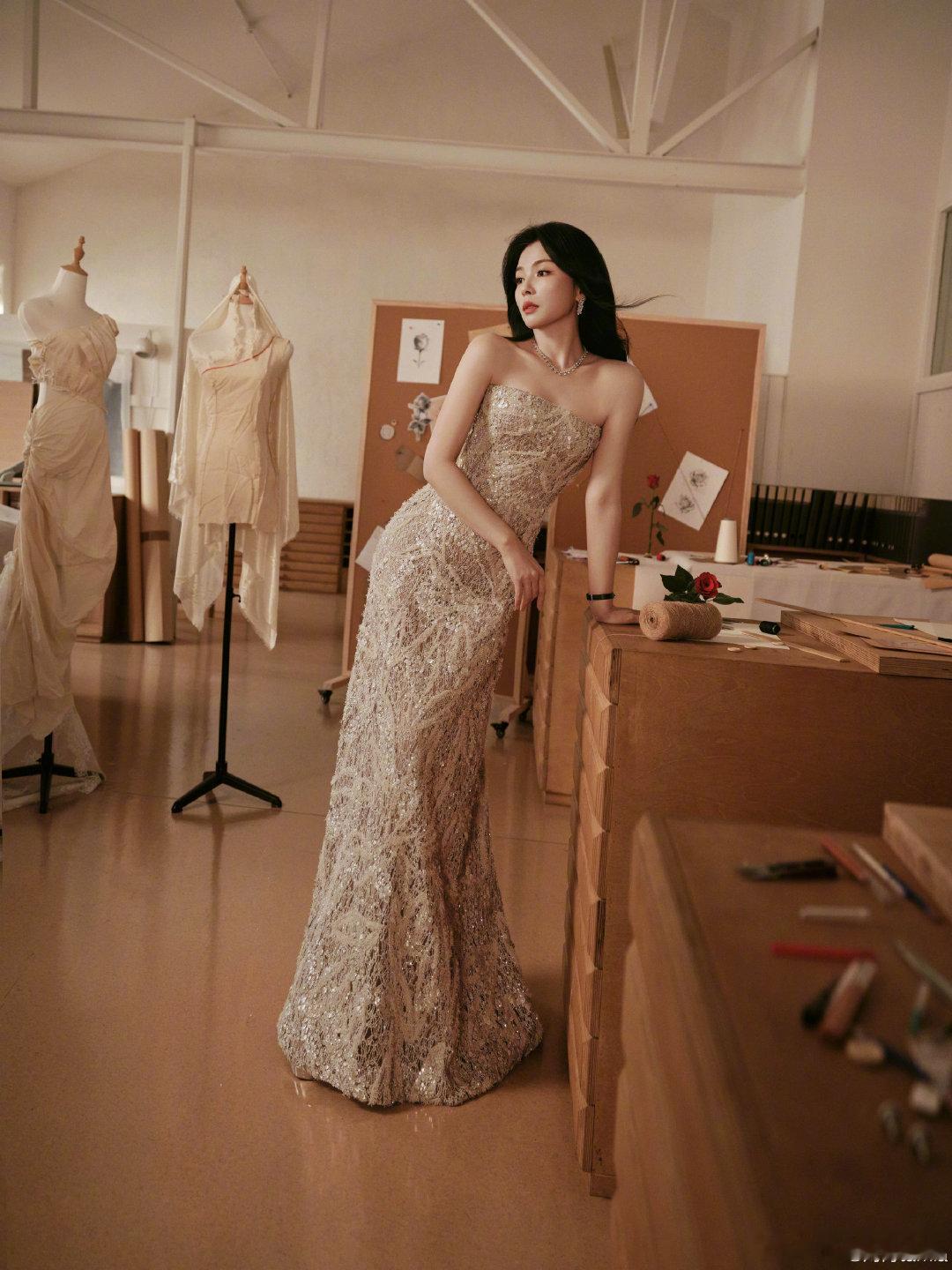 刘涛vogue预告刘涛vogue盛典出发预告刘涛奔赴VOGUE盛典，出“花”图太
