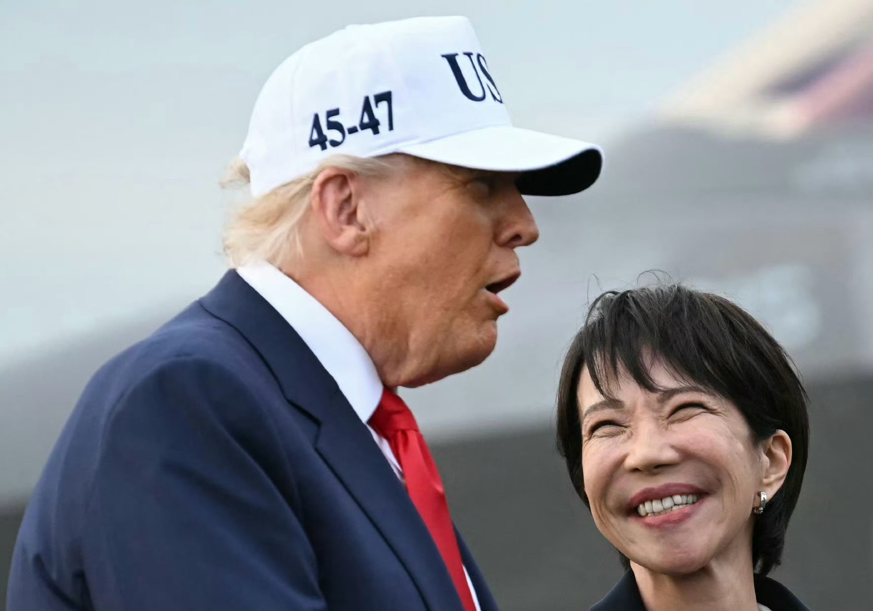 小日子就是好哄啊，钓成翘嘴了！[允悲][允悲][允悲]特朗普称轰炸广岛长崎只是小