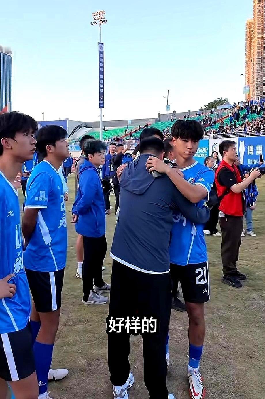 热泪盈眶啊，令人动容！
 

我就这么一场场看着他们，从一开始靠定位球磕磕绊绊地