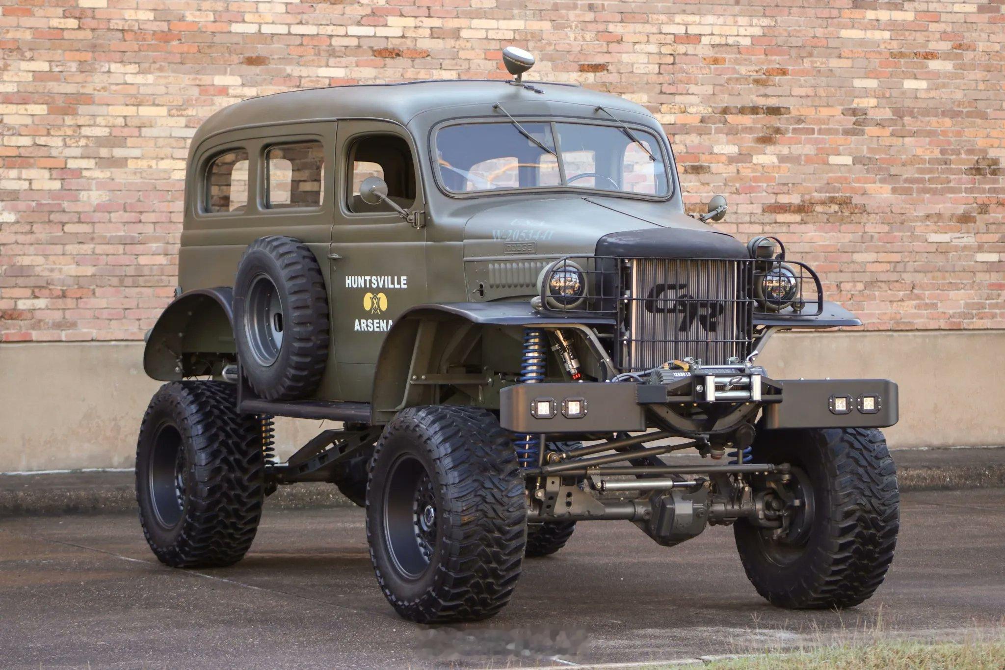 1941 年道奇 WC-26 多功能车，搭载 6.4 升 Hemi 发动机烽火问