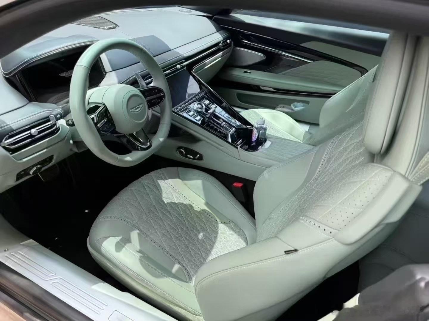 阿斯顿马丁DB12  、24年落户1800公里 ​​​