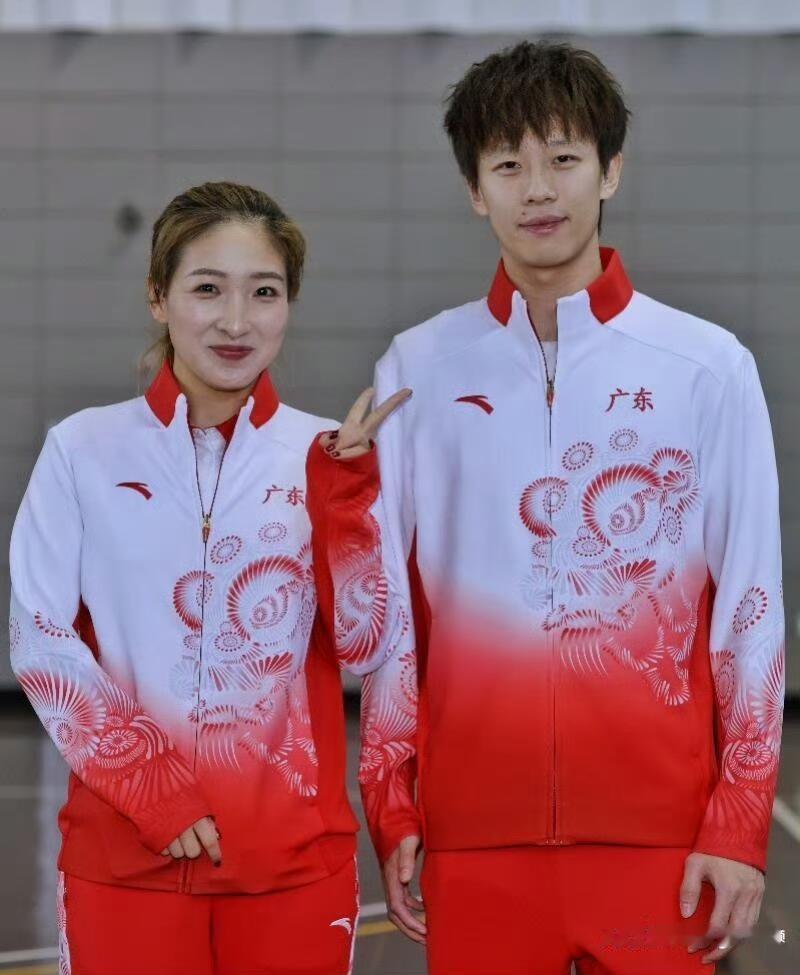 高颜值姐弟，小林和枣枣姐，广东省的骄傲，这俩是乒乓球的门面！
俩人都开朗，还是三