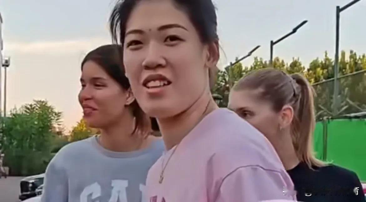 终于看到妹妹李盈莹了！妹妹笑得可真开心，眉心多了一颗美人痣！终于从奥运会失利中走