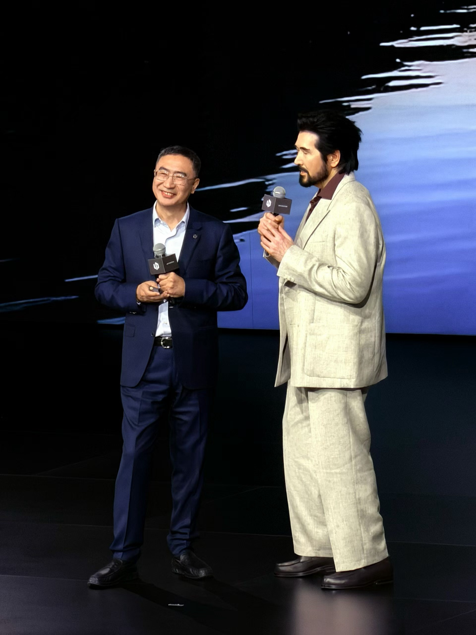 原来9系旗舰SUV价格也能这么香零跑D19今天上市，售价21.98万-26.98