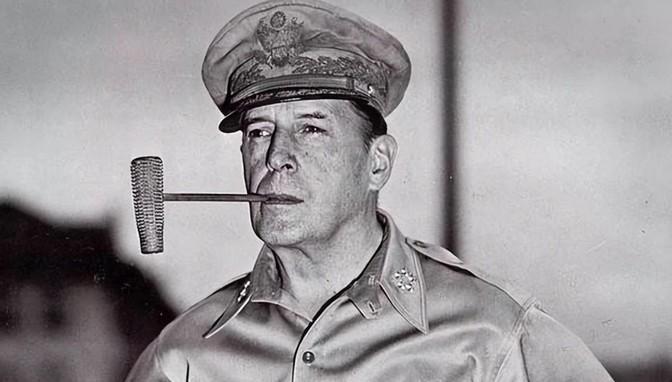 1962年，年过八旬的麦克阿瑟突然听到了一个让人震惊的消息：印度跟中国开战了，得