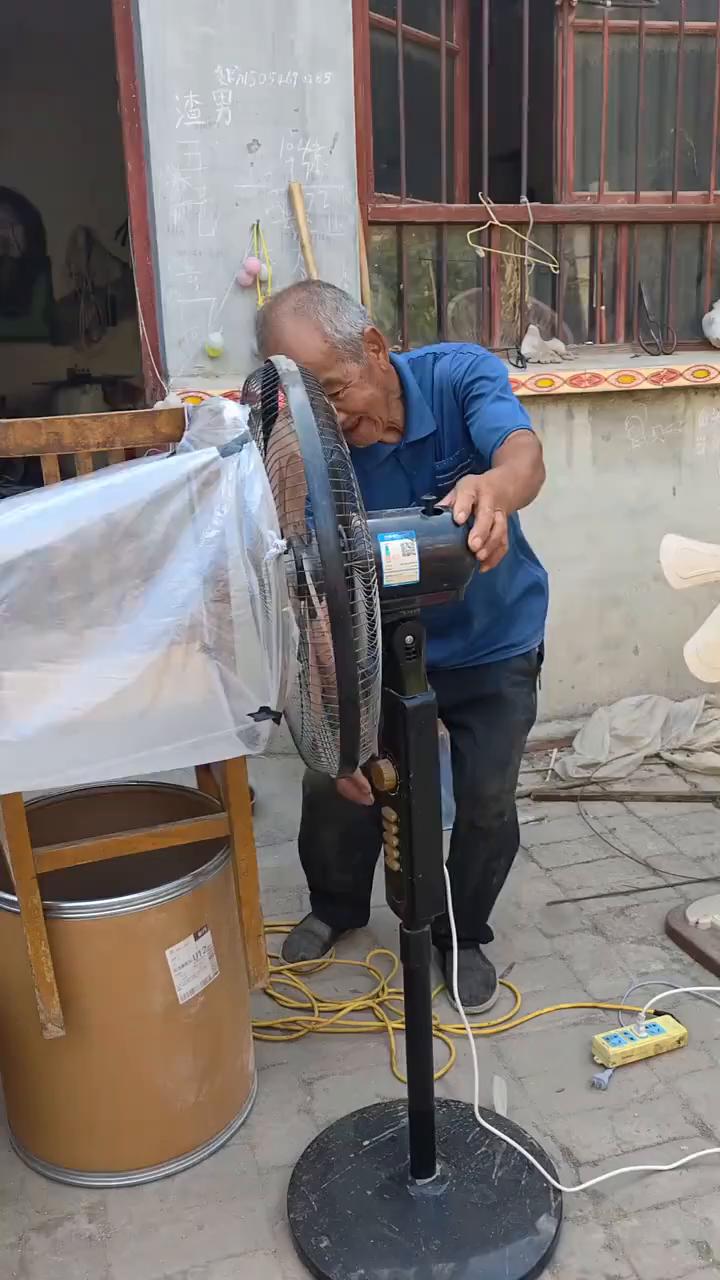 有人。