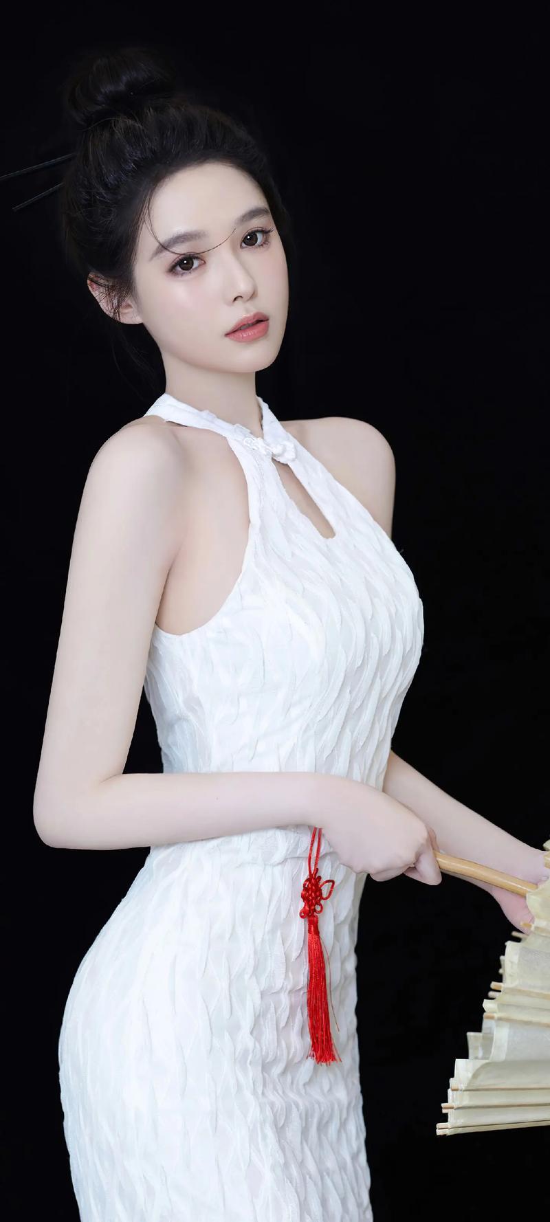 哪些行为能够让男人主动？
这三点很关键
首先，在他困难时伸出援手是至关重要的
男