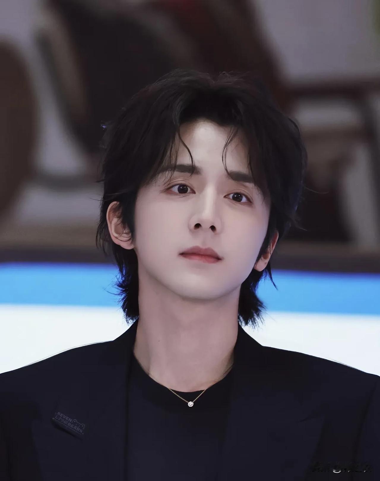 虽然不知道张新成是怎么火的，但是我和我发小是因为以家人之名对他演技很认可。

在