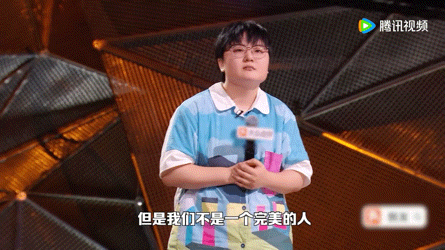 周深因控制不住情绪道歉 他道歉那一下，我真觉得做他粉丝好值。名利场里还能保持这种