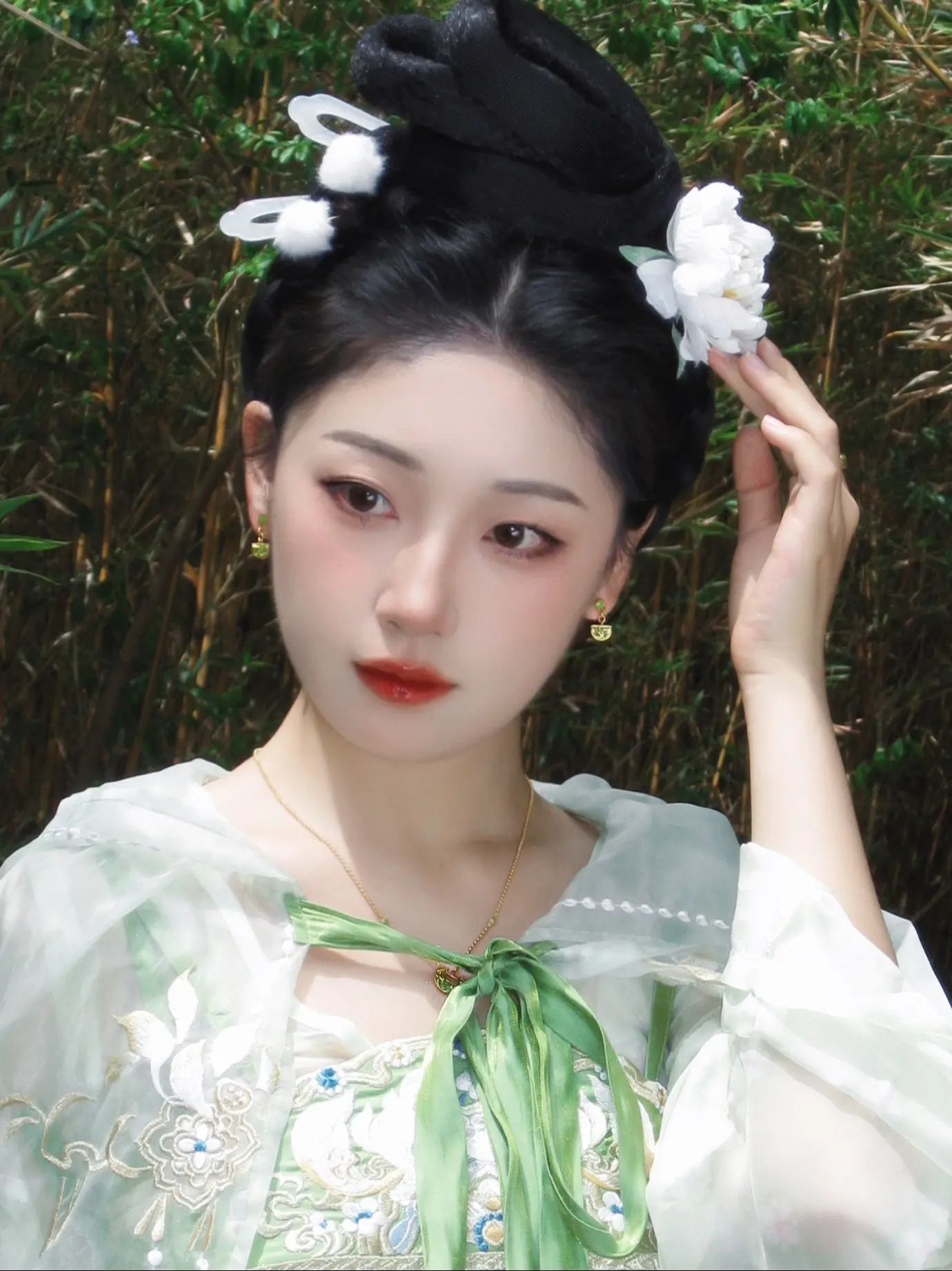 庄生晓梦迷蝴蝶，望帝春心托杜鹃。