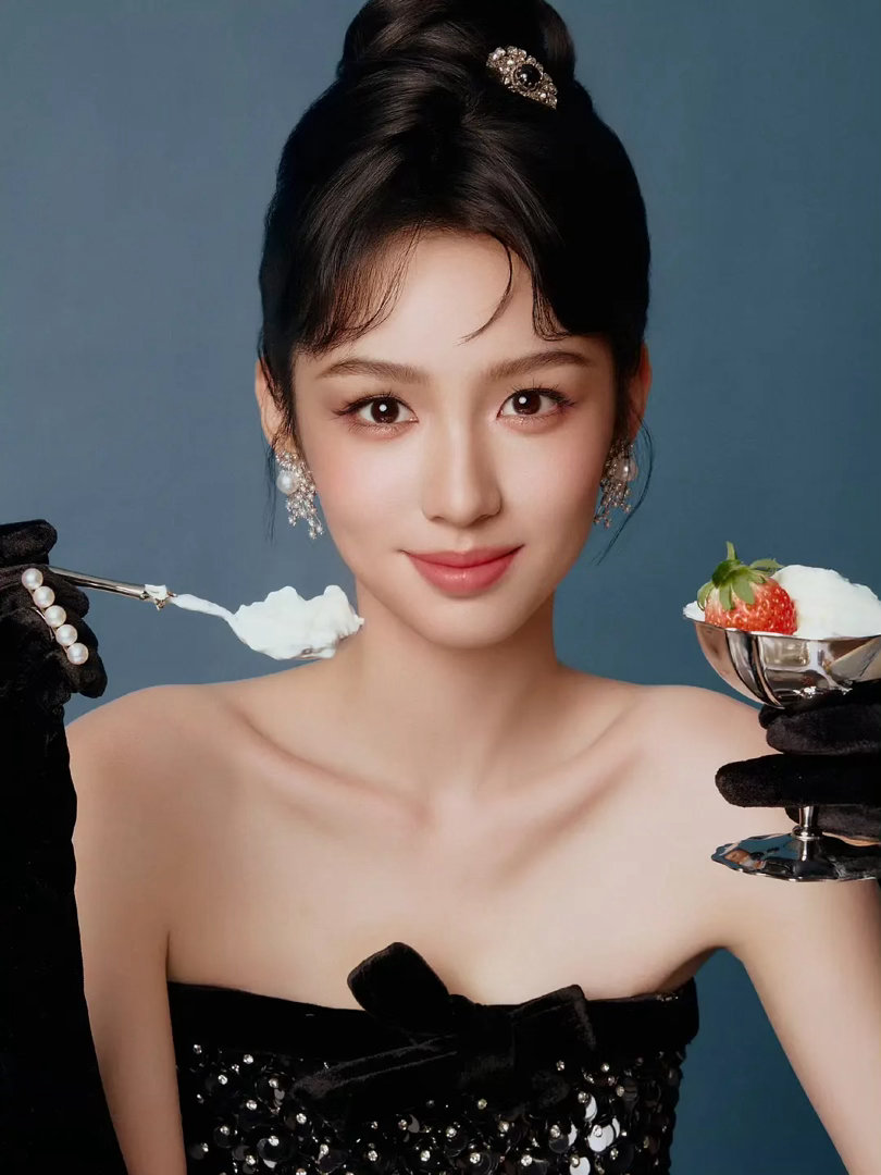 突然发现，代娃露和周也还挺像 