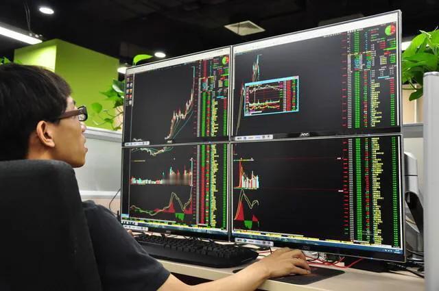 接下来的三、四季度，除科技以外会形成一轮新的普涨。降息终于要来了，美股终于变盘了