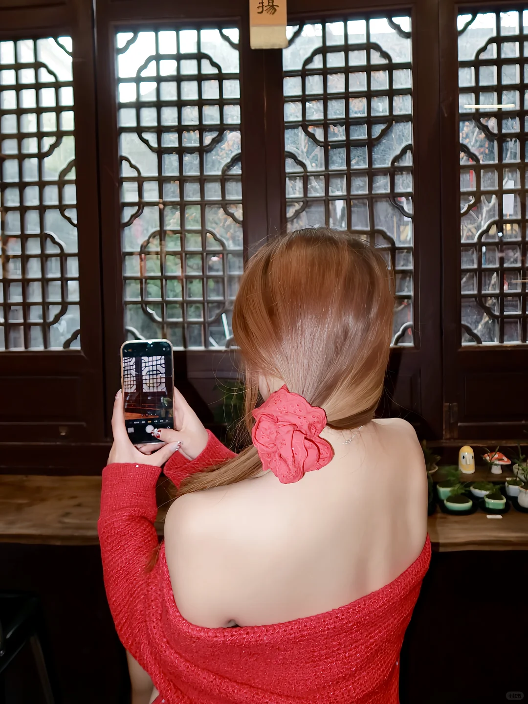 福起新岁🧧被南京这扇窗后的新年氛围浪漫哭了～ 谁还没有和熙南里的大胡...