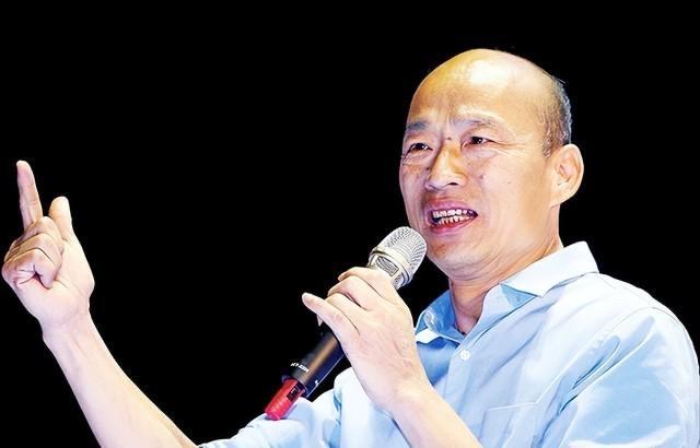 我觉得这个韩国瑜就是个“台独”，是一个两面三刀的人，他把当下的台湾形容为“只能恋