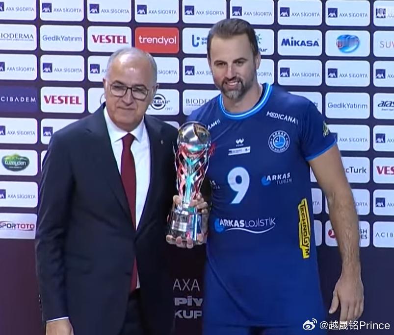 #世界男排资讯[超话]# 🔵⚪️ 荣膺MVP！德国名将乔治.格罗泽独得24分（