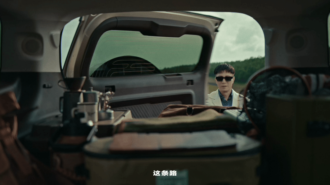 孙红雷把斯蒂庞克开上路了余副站长也开上斯蒂庞克了？见鬼的事儿天天有啊，太肆无忌惮