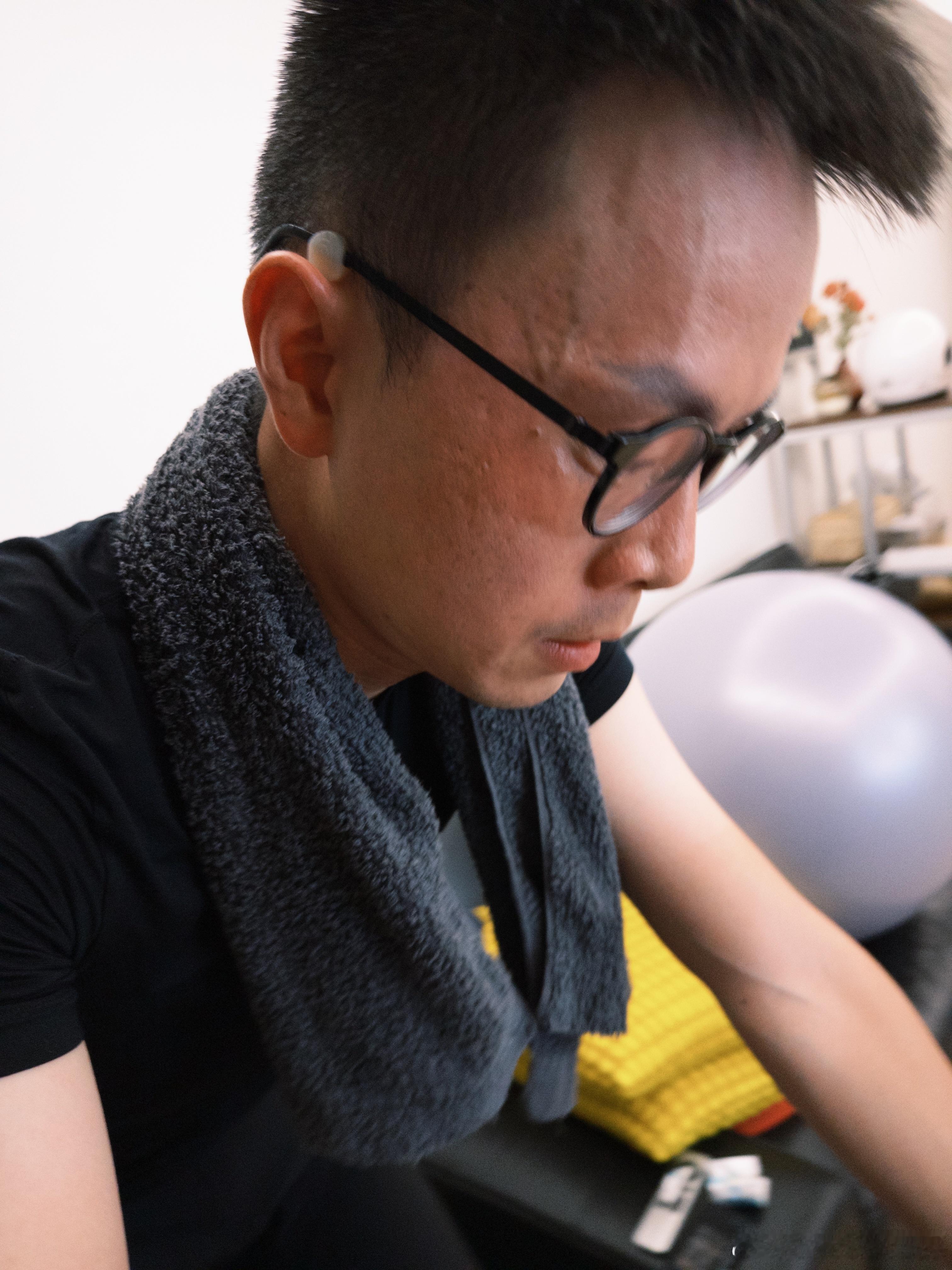 最近摸索到很高效的训练方法，一次 1 小时左右的有氧，一次 1小时的阈值或者间歇