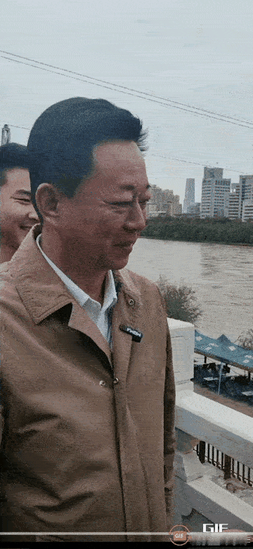 朱军，好久未见！
模样，饱尝岁月！
曾经，央视一哥！[比心][比心][比心]