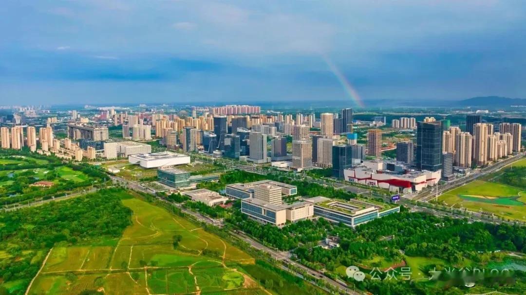 总投资超 60 亿！17 家集成电路头部企业集中落地光谷

8 月 22 日，1