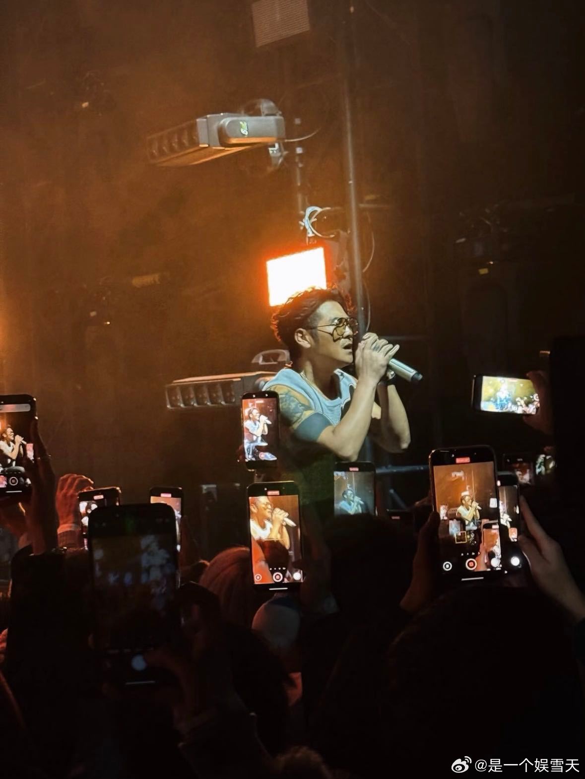 曹格上海广州演唱会预售时间 笑不活了，曹格堪称宣传卷王，睁眼就营业，这么努力必须