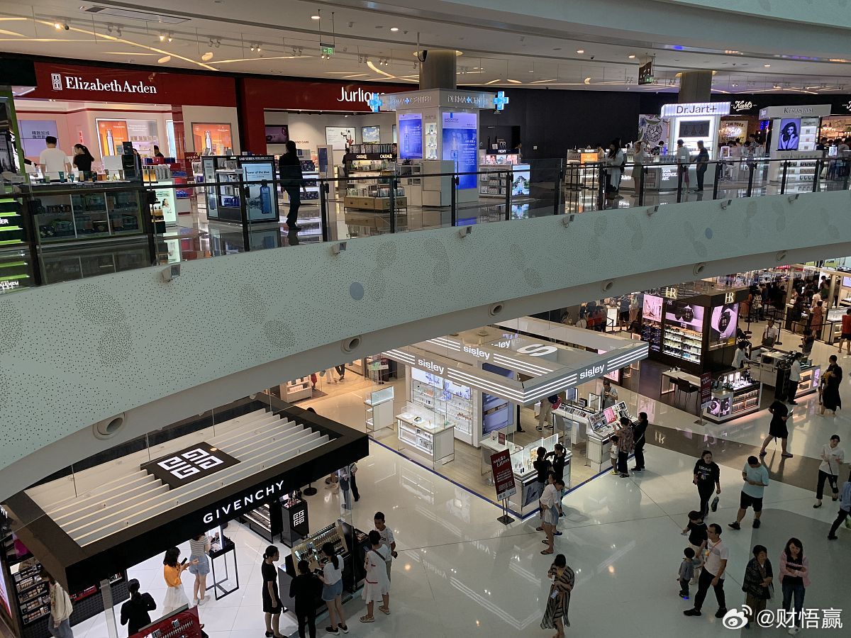 海南封关首月狂卖38.9亿！这波购物狂欢能火多久？  免税店挤爆了！封关才20多